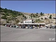 Par Bédoin, si vous tentez l'aventure, vous aurez un répit au km 15 à ---.