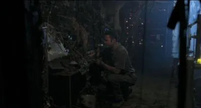 Le Professeur Ian Malcolm, Sarah Harding, sa fille et Nick Van Owen ont plus de chance. Ils parviennent les premiers au poste de commandement. Qui parvient avec succs  rtablir le courant ?