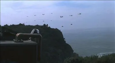 Alors qu'ils poursuivent leur reportage, les scientifiques et les assistants ont une mauvaise surprise en regardant le ciel. Que se passe-t-il donc ?