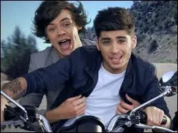 Kiss You : Qui est sur la moto ?