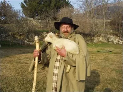 Selon la lgende, un jeune berger qui avait oubli sa tartine de chvre sur une pierre et l'avait retrouve quelques jours plus tard, le fromage tait couvert de moisissure, c'est ainsi qu'est n le...