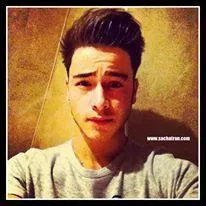 Ado, pourquoi Sacha faisait-il le mur avec sa bande de potes,  l'heure du djeuner ?