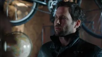 A quelle heure la jambe d'August a-t-elle commenc  se transformer en bois ?