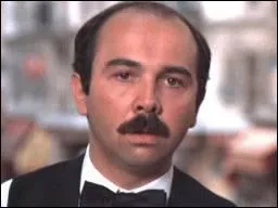 Et lui, a-t-il une moustache dans tous ses rles ?