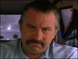 Porte-t-il la moustache dans tous ses films ?