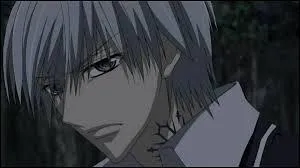 Dans  Vampire Knight , c'est un orphelin qui a t adopt par le directeur de l'acadmie Cross, il est du genre solitaire :