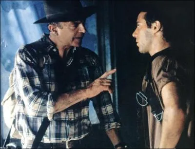 Une fois  l'intrieur de la structure, Alan Grant dcouvre que Billy Brennan, son assistant, a vol des œufs de raptors. Furieux, que lui lance-t-il ?