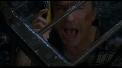 Charlie Degler passe le tlphone  sa mre. Quels sont les uniques mots d'Alan Grant qu'Ellie Sattler entendra ?