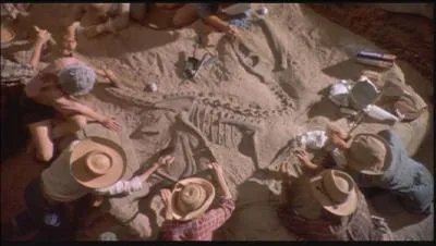 Au dbut de ce troisime volet,  propos de quelle espce de dinosaure les travaux du Professeur Alan Grant ont-ils permis de mettre au jour un certain sens de l'intelligence ?