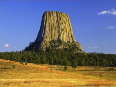 Quelle affirmation à propos de la Devils Tower est-elle vraie ?