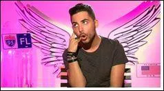 Quel camarade de Nabilla fait le clbre geste ?