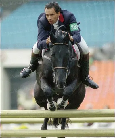 L'acteur Guillaume Canet a renou avec ses premires amours qui sont ?