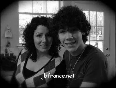 Comment s'apelle leur mre?