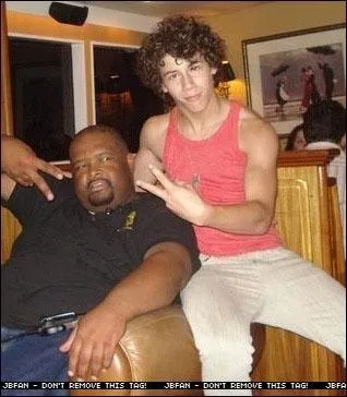 Comment s'apelle leur garde du corp