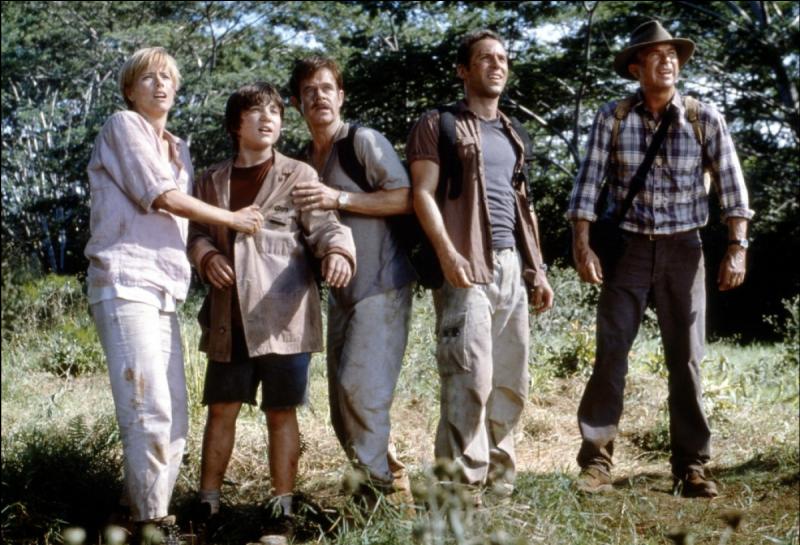 En 2001, Sam Neill reprend son rôle initial dans le troisième volet de la trilogie  Jurassic Park  intitulé  Jurassic Park III . Combien le film réalise-t-il de recettes au box-office mondial ?
