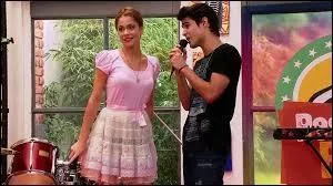 Violetta et Tomas chantent :