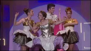 Quand Violetta chante dans ce costume, elle chante :