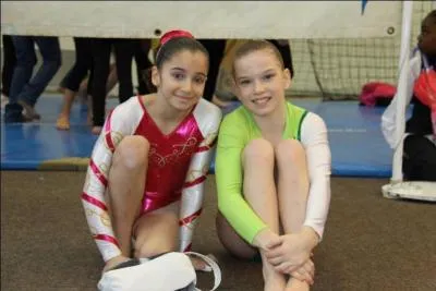 Comment son amie sur l'image (en vert) s'appelle-t-elle ?