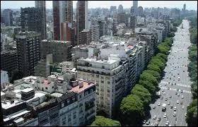 Je suis la 19e ville la plus peuplée du monde en 2013, la 2e ville la plus peuplée d'Amérique du Sud et la ville la plus peuplée d'Argentine, j'ai pour nom :