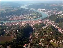 Ma renommée est telle car je suis la ville que l'on surnomme "la ville verte"; avez-vous deviné quelle capitale je suis ?