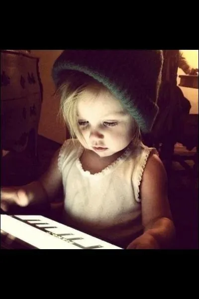 Qui est le parrain de Lux ?