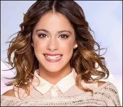 Dans l'pisode 40, une fois aprs avoir chante la chanson  Comos Quieres , Violetta ne peut plus...