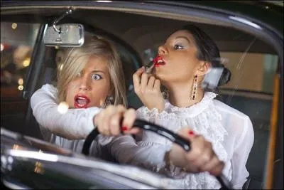 Terminez ce proverbe populaire (grce auquel je vais me faire plein d'amies) : Femme au volant =