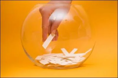 Je suis petite et vous ne me connatrez jamais, j'ai eu de la chance et je n'en ai pas d'avoir des parents comme les miens. Je suis... ?