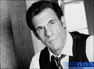 Que porte l'iguane domestique de Sanchez ?