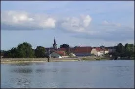 Nous restons en Lorraine et nous partons  Gondrexange. Ce village de l'arrondissement de Sarrebourg se situe dans le dpartement ...