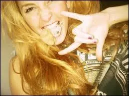 Qui est cette jolie fille ?