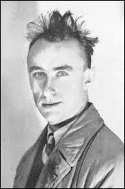 Qui est Yves Tanguy ?