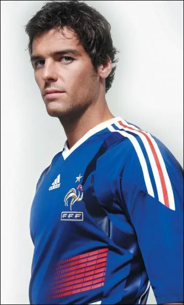 Qui est ce beau footballeur ?