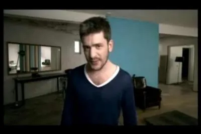 Qui est ce chanteur connu sur internet ?