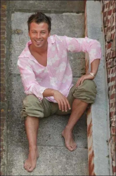 Qui est ce trs talentueux chanteur ?