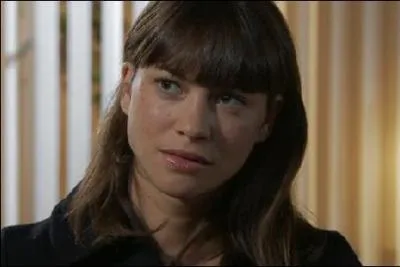 De qui Elise est-elle amoureuse ?