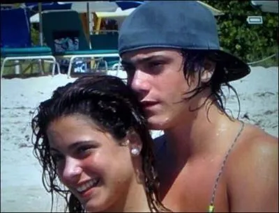 Comment s'appelle son frre ?