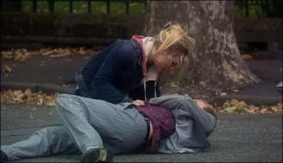 Dans l'pisode  Father's Day  ( Fte des pres en VF), quel cadeau le pre de Rose rapporte-t-il  sa femme ?