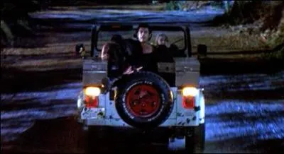 Le Professeur Ian Malcolm est place  l'arrire d'une jeep. L'quipe fuit en vitesse, poursuivie par le Tyrannosaurus Rex. Quel conseil utile Ian Malcolm donne-t-il  ses amis ?