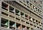 Comment a t surnomme la Cit radieuse de Marseille, oeuvre de Le Corbusier, construite sur pilotis de 1947  1952, et comprenant 337 apaprtements ?