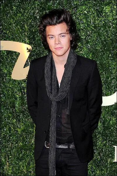 Qui a pour mauvaise habitude de se promener nu ?