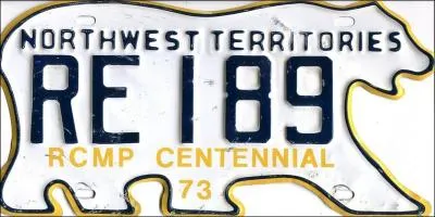 De quel pays provient cette plaque d'immatriculation, dont la forme est unique au monde ?