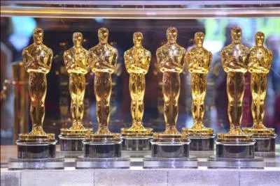 Pour quelle chanson de  La Belle et la Bte , dont les paroles ont t crites par Howard Ashman, ce dernier reoit-il l'Oscar de la meilleure chanson originale  titre posthume, en 1992 ?