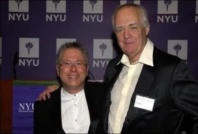 Quel parolier, qui a poursuivi son travail commenc avec  Aladdin , lui a rendu hommage lors de la crmonie des Oscars en 1993 lorsqu'il remporta l'Oscar de la meilleure chanson originale ?