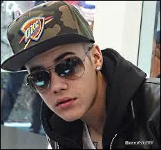 Justin considre que sa petite amie...