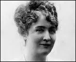 Ne en 1874  Rueil-Malmaison, historienne d'art, dfendant l'honneur de mon mari alors ministre des Finances, j'assassine le 16 mars 1914 le journaliste et directeur du  Figaro  Georges Calmette, que ce quotidien accuse de malversations. Juge en juillet 1914, j'obtiens l'acquittement pour crime passionnel. Dcde en 1943  Mansers (Sarthe), je suis inhume dans la division n58, je suis :