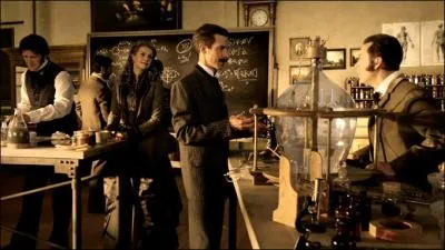 Quels personnages font partie du groupe des 5 ?