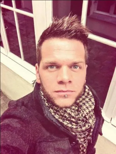 Comment s'appelle sa sur ? [Elle chante aussi avec lui sur quelques titres]