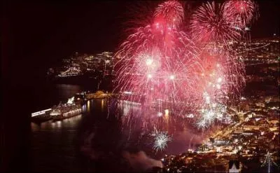 Archipel de l'Atlantique,  l'ouest du Maroc, dont la capitale est Funchal :