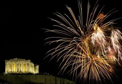 Ville touristique grce  la beaut des monuments antiques de l'Acropole :